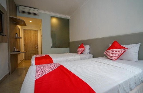 Palembang Hotel | OYO 1273 Hotel Belvena