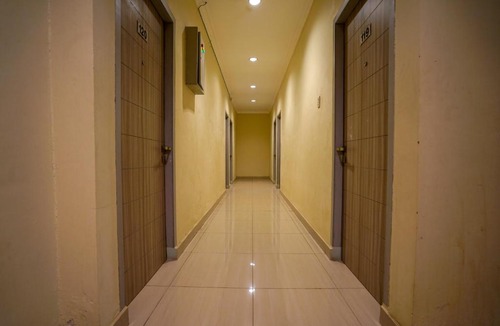 Palembang Hotel | OYO 1273 Hotel Belvena
