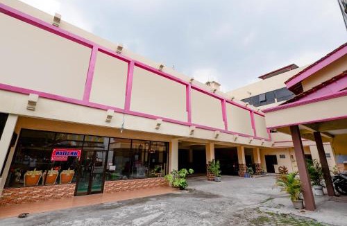 Surakarta Hotel | OYO 1706 Hotel H&w Solo
