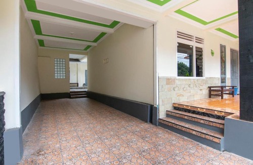 Sidomulyo Hotel | OYO 3210 Villa Aisya
