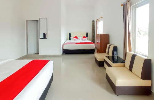 Ambarita Hotel | OYO 3215 Marina Hotel