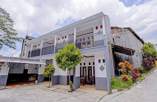 Sangkanurip Hotel | OYO 90405 Penginapan Sasti KuninganNearTaman Cirendang