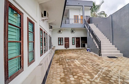 Jambi Hotel | OYO 92057 Reny Kost Syariah