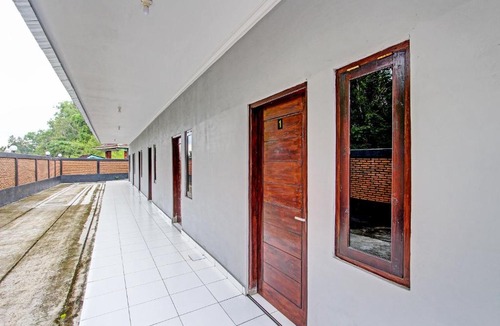 Wonogiri Hotel | OYO 92289 Hotel Aji Kusuma