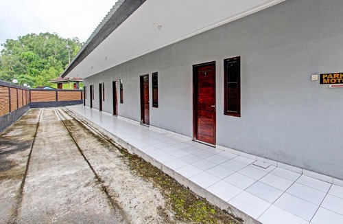 Wonogiri Hotel | OYO 92289 Hotel Aji Kusuma