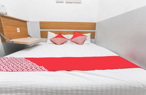 Ciledug Hotel | OYO 93584 RukotelNearICE BSD
