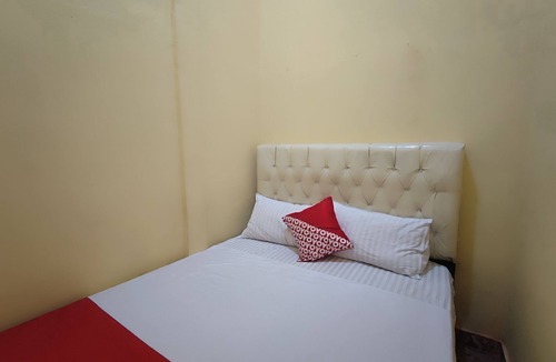 Palembang Hotel | OYO 93591 Penginapan Dvn & Tmy Pangkalan Balai