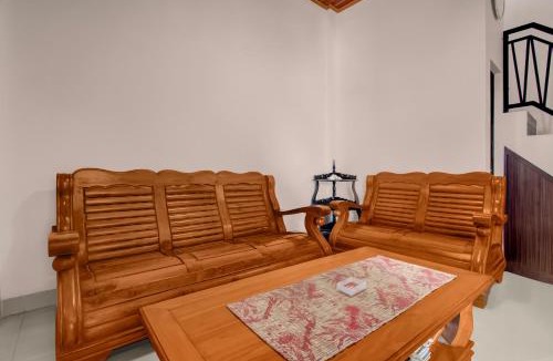 Banguntapan Hotel | OYO 95088 Homestay Omah Pring
