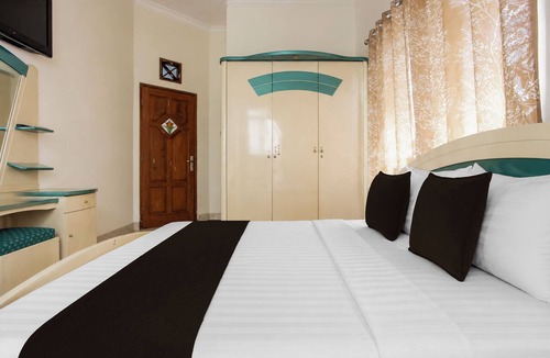 Condongcatur Hotel | OYO 95178 Azifa Guest House