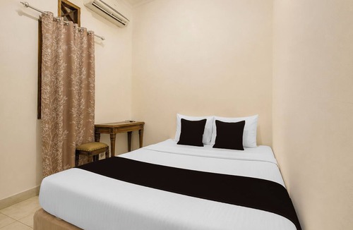 Condongcatur Hotel | OYO 95178 Azifa Guest House