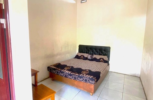 Dinoyo Hotel | OYO 95235 Griya Manisa Homestay Syariah