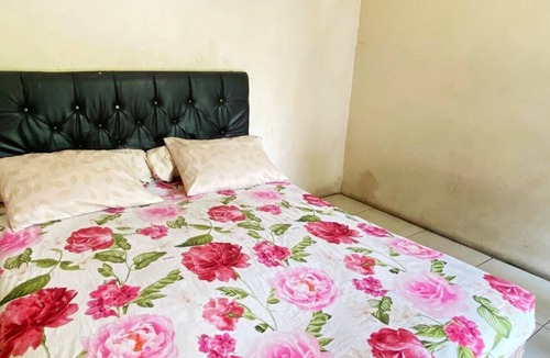 Dinoyo Hotel | OYO 95235 Griya Manisa Homestay Syariah