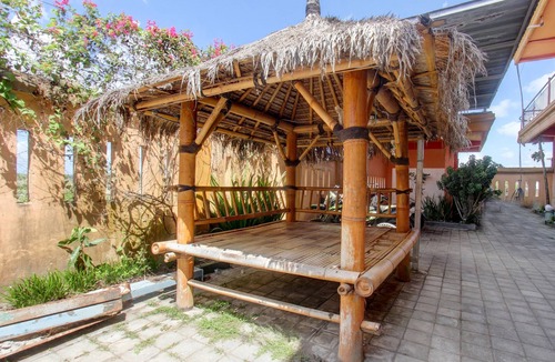 Praya Hotel | OYO Life 92847 Penginapan Muslim Walker