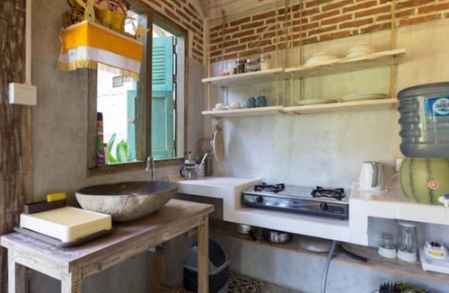 Batu Bolong Hotel | Pande Homestay