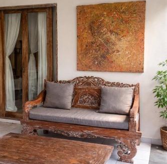 Kedewatan House | Parsa House Homestay