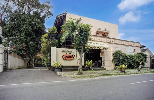 Medan House | Premium Indonesia Deluxe Double w/Free WiFi