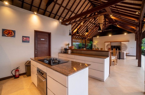 Kayu Putih Villa | Private Infinity Pool | Sunset Deck | Ocean Views