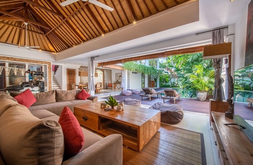 Berawa Villa | Private Pool Berawa Stay Walk to Finns