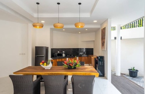 Batubelig Villa | Promo Rate 3BR Private Seminyak Walk Beach Villa