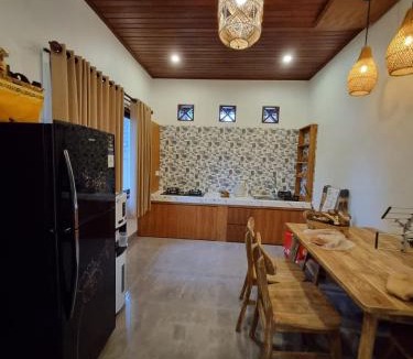 Melayang Villa | Puri Ari