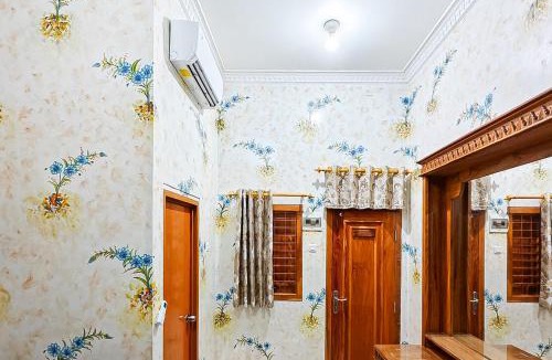 Old Jakarta House | Queen Residence Ancol RedPartner
