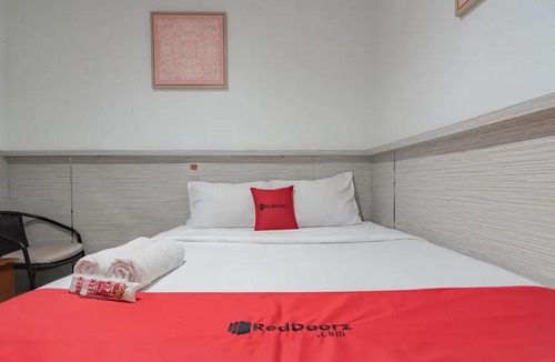 Sukajadi Hotel | RedDoorz at Arwiga Hotel near RS Hasan Sadikin Bandung