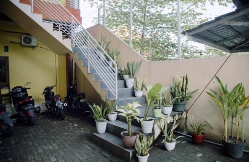 Mataram Hotel | RedDoorz at Hening Homestay