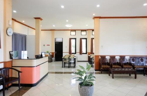 Oro Oro Ombo Hotel | RedDoorz at Jestro Guest House Batu