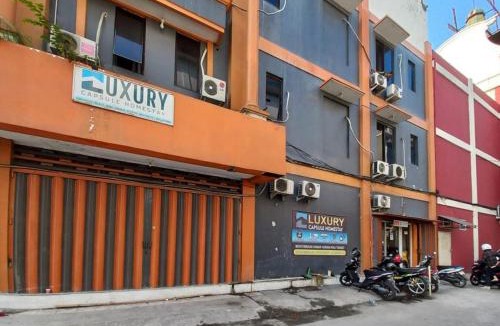 Sidoarjo Hotel | RedDoorz at Luxury Homestay near Aloha Waru Surabaya