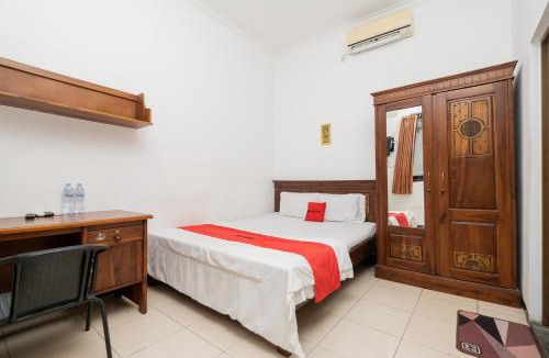Surabaya Hotel | RedDoorz At Nginden Surabaya