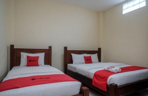 Grogol Hotel | RedDoorz at Solo Baru