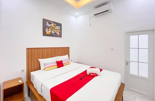 Nganjuk Hotel | RedDoorz near Alun Alun Tanjunganom Nganjuk 2