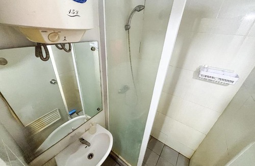 Tangerang Apartment | RedDoorz near Batuceper Station