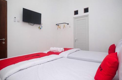 Depok Hotel | RedDoorz near INSTIPER Yogyakarta