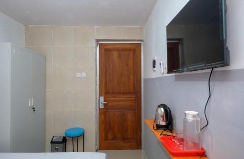 Surabaya Hotel | RedDoorz Near Mulyosari