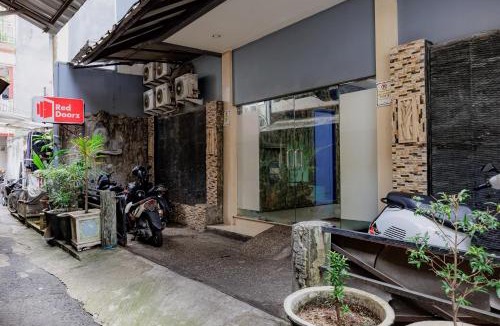 Kebon Sirih Hotel | RedDoorz near Sarinah Mall