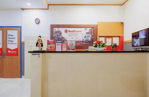 Kebon Sirih Hotel | RedDoorz near Sarinah Mall