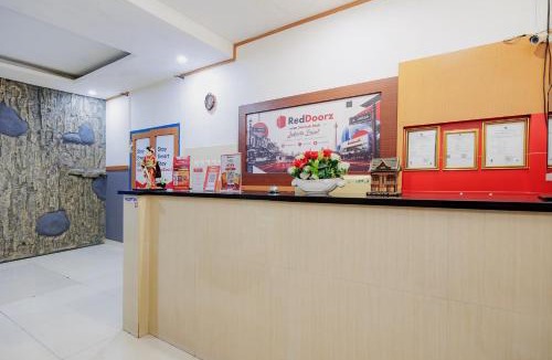 Kebon Sirih Hotel | RedDoorz near Sarinah Mall