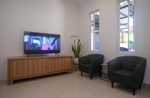 Solo City Centre Hotel | RedDoorz near Stasiun Solo Balapan 3