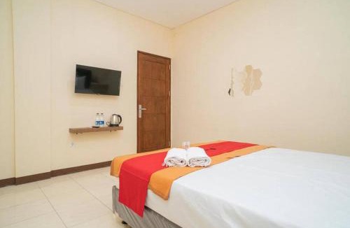 Tangerang Hotel | RedDoorz near Stasiun Tangerang