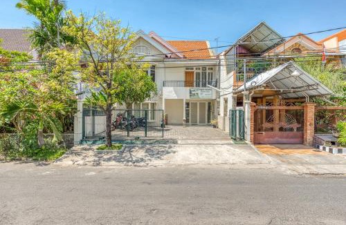 Surabaya House | RedDoorz near UNTAG Surabaya
