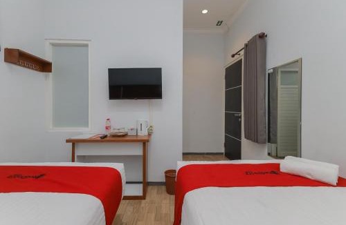 Klojen Hotel | RedDoorz Plus At Swun Stay Raya Langsep