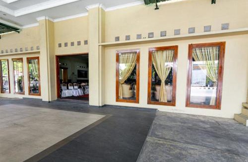 Hargomulyo Hotel | RedDoorz Plus near Alun Alun Karanganyar