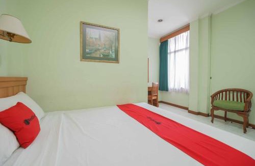 Ragunan Hotel | RedDoorz Plus near Kemang Raya