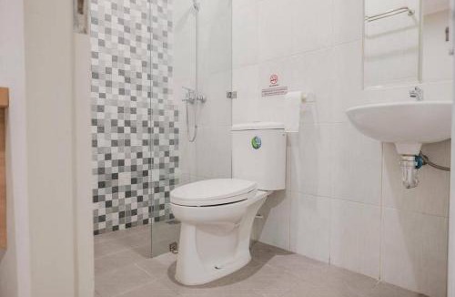 Tangerang House | RedDoorz Plus near Soekarno Hatta Airport Taman Mahkota