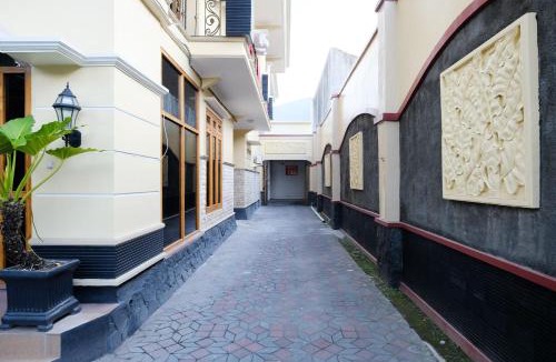 Depok House | RedDoorz Plus near STIE YKPN