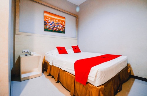 Makassar Hotel | RedDoorz Plus near Sultan Hasanuddin Airport