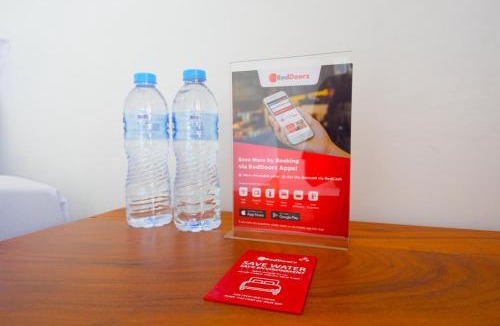 Surakarta Hotel | RedDoorz Plus near UMS Solo
