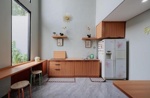 Cileungsi Hotel | RedDoorz Plus Syariah at Limus Nunggal