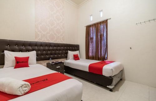 Bukittinggi Hotel | RedDoorz Syariah at D'Ostha Residence